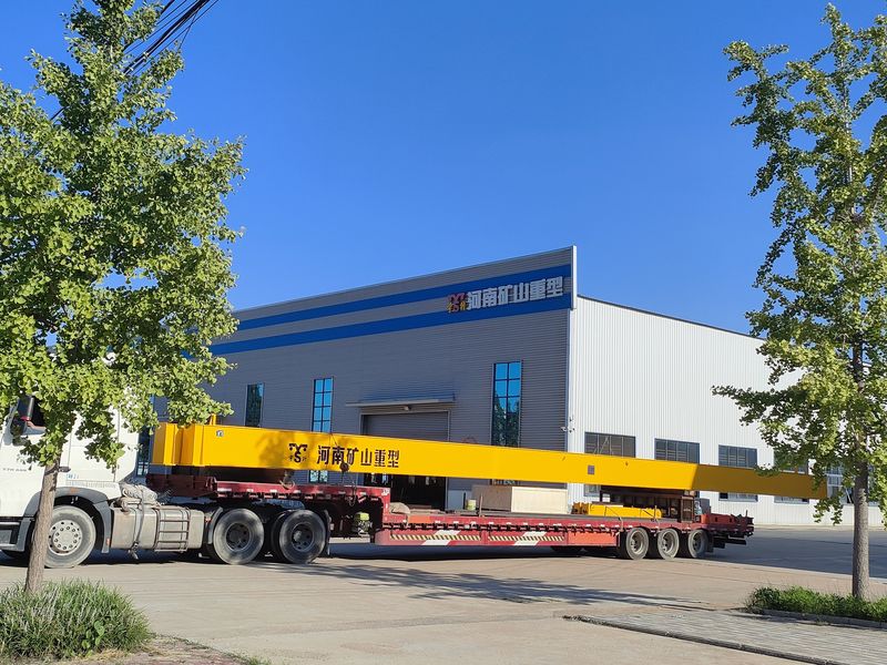 株洲某工程服務(wù)公司，選用我公司歐式雙梁起重機(jī)