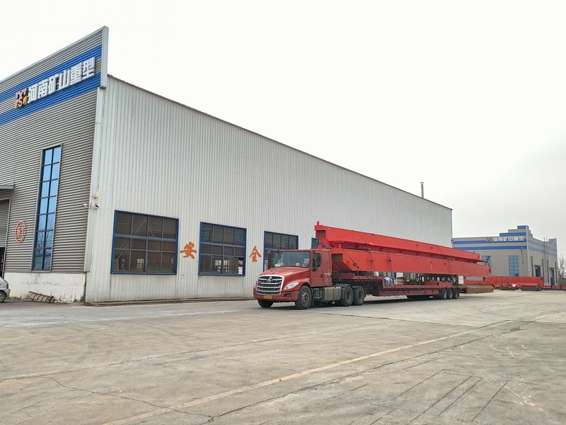 兩臺10噸 跨度28.4米電動葫蘆橋式起重機，發(fā)往山東威海