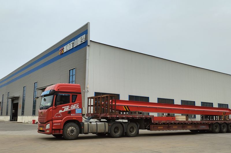 電動單梁起重機3臺 LD5t—16.8m LD3t—16.5m /2臺 制作完成，發(fā)往江西南昌交付客戶使用。